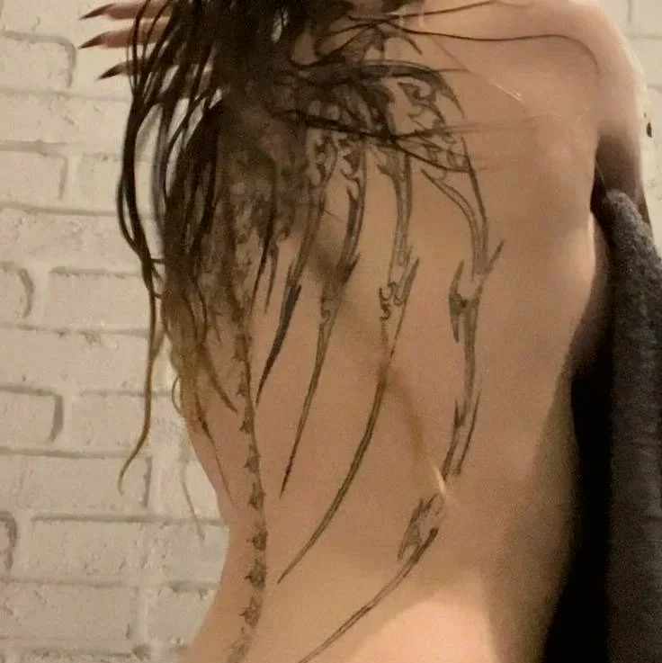 Caitlin, 21