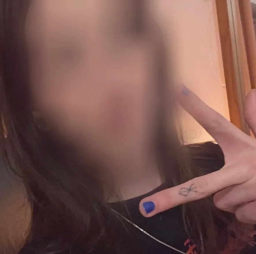 Cerys, 21