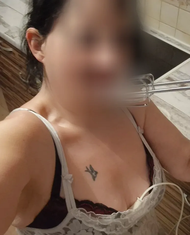Dina, 36