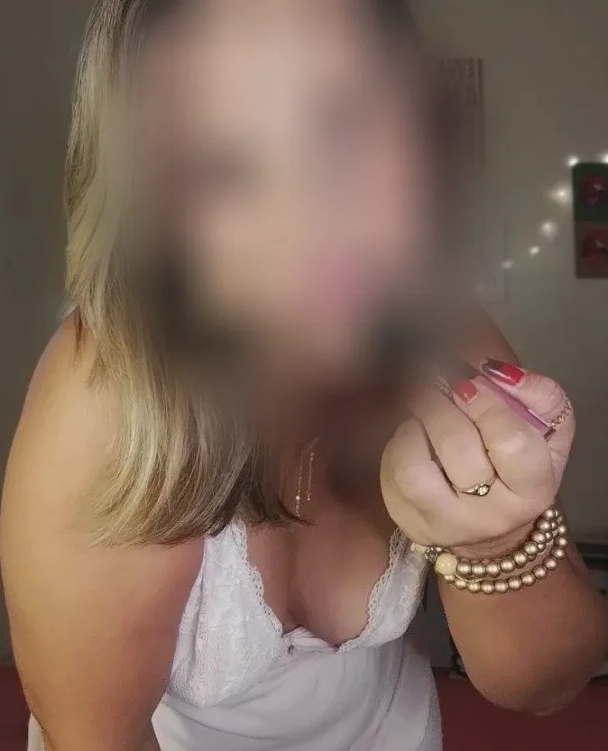 Laura, 36