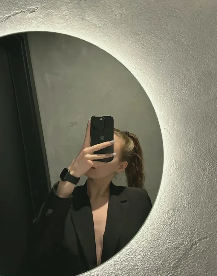Sarah, 21